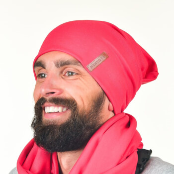 Мужская шапка светло-красного цвета