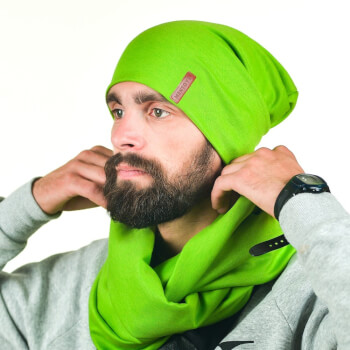 Ярко-зеленая мужская шапка