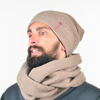 Светлая мужская шапка из натурального трикотажа