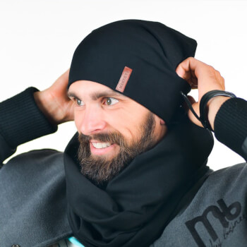 Черная мужская шапка