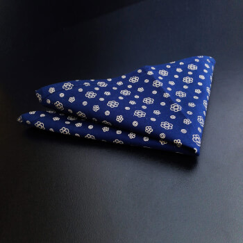 Темно-синий нагрудный платок-паше с цветами