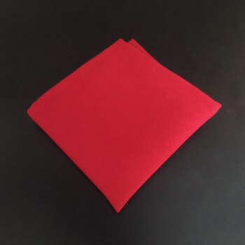 Красный нагрудный платок паше