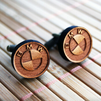 Стильные деревянные запонки BMW