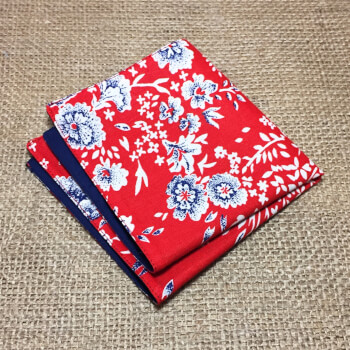 Яркий мужской платок паше красного и синего цветов