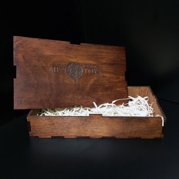 Деревянная подарочная коробочка для кожаных изделий