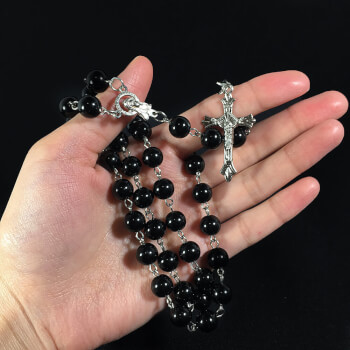 Черные бусы розарий с крестиком