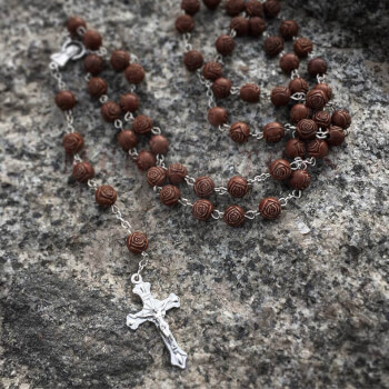 Бусы розарий с бусинами в виде роз