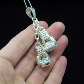 Серебряный кулон с двумя боксерскими перчатками