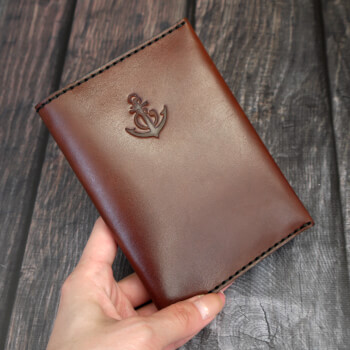 Кожаная обложка на паспорт (на 2 паспорта) ручной работы