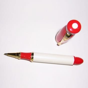 Ручка-роллер светлого и красного цветов. Новогдняя