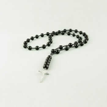 Бусы розарий с черными бусинами и крестиком
